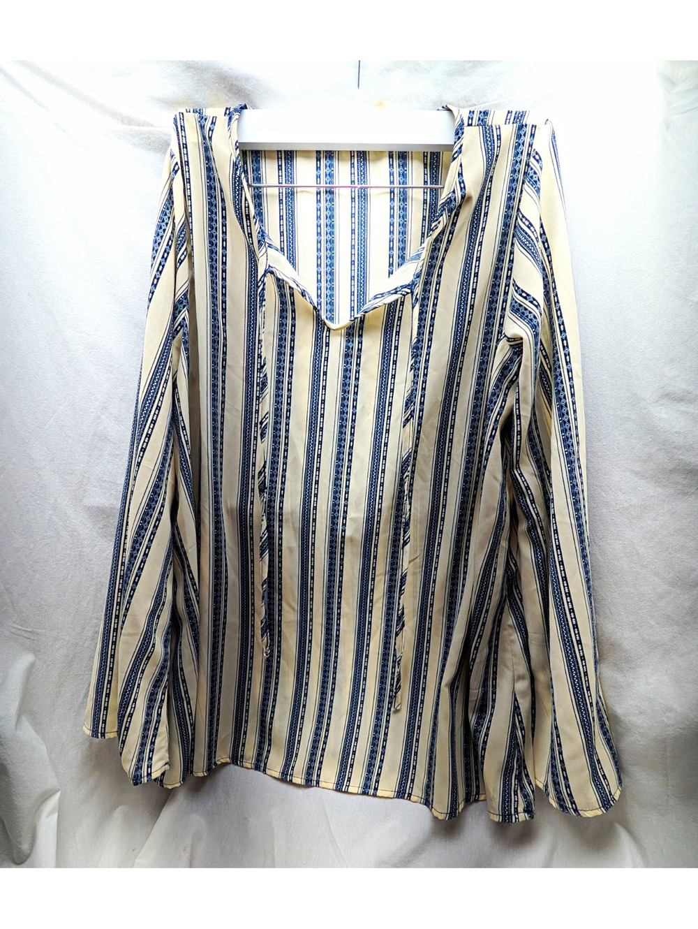 Acting Pro Women XL Beige Blue Striped V-Neck Long Sleeve Tie Blouse